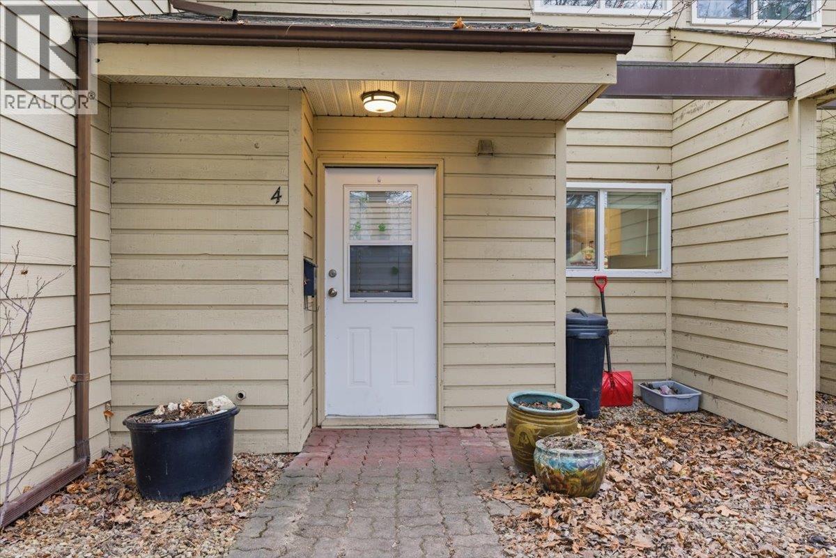 5300 25 Avenue Unit# 4