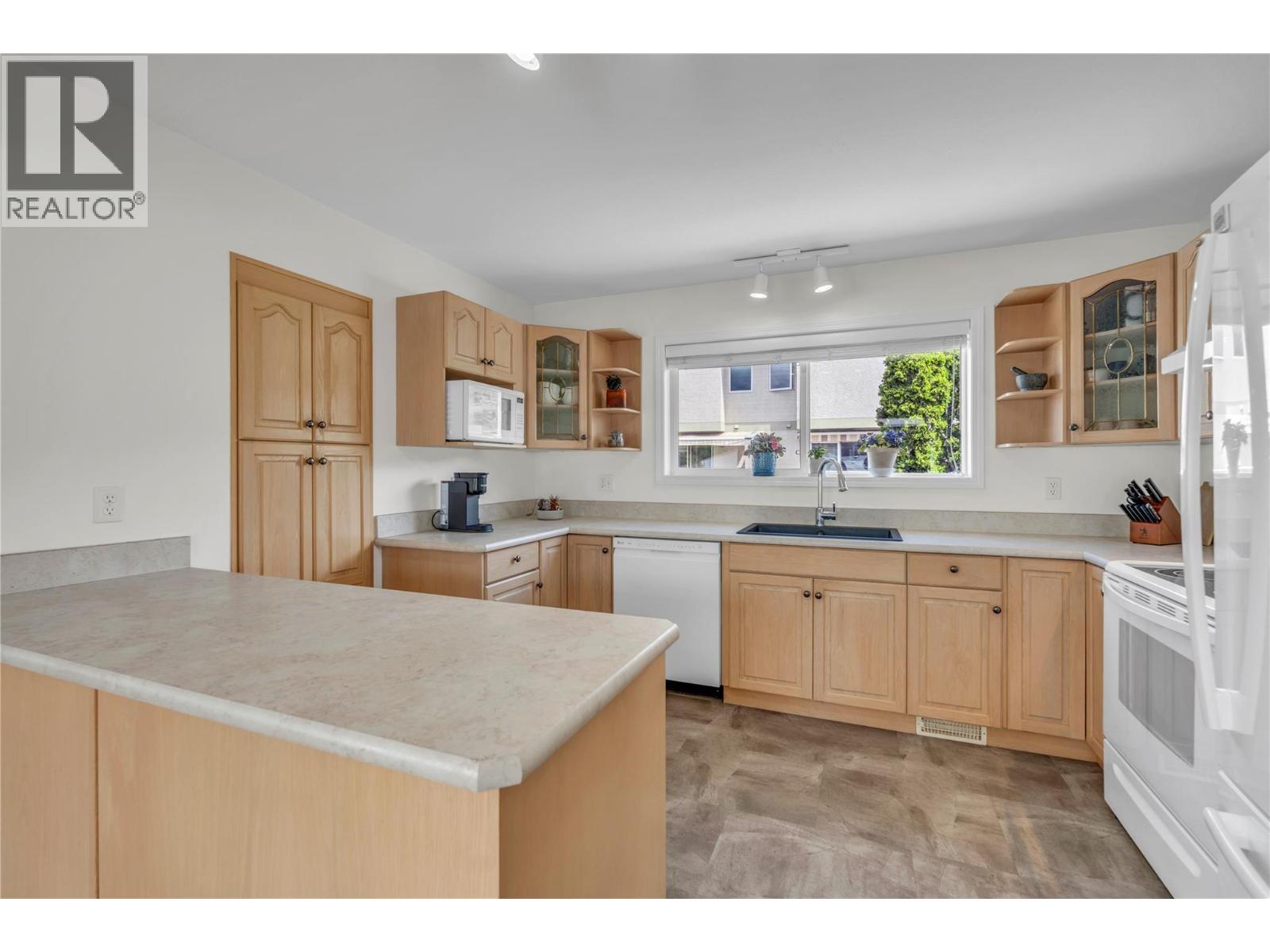 166 Green Avenue W Unit# 103