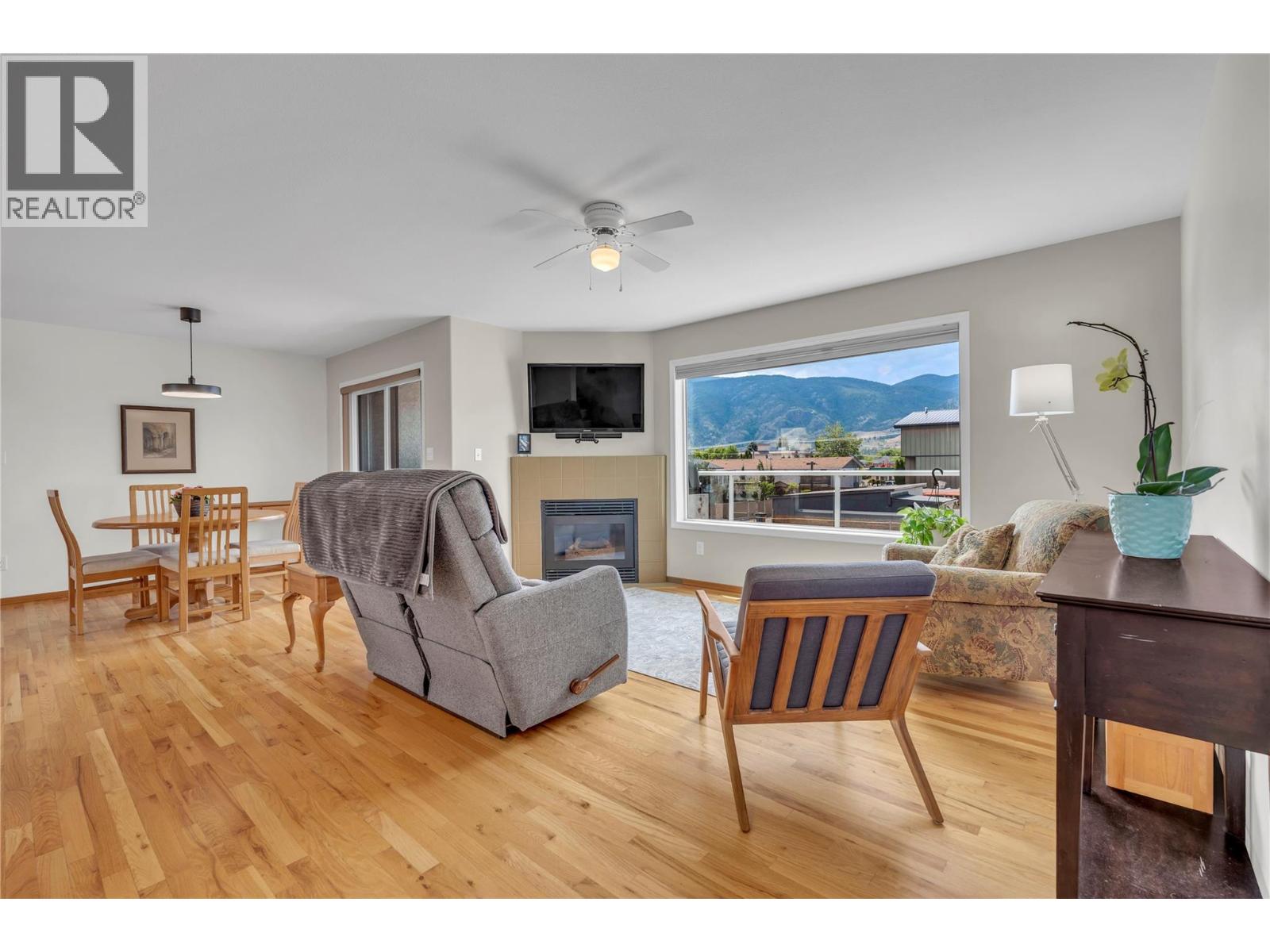 166 Green Avenue W Unit# 103