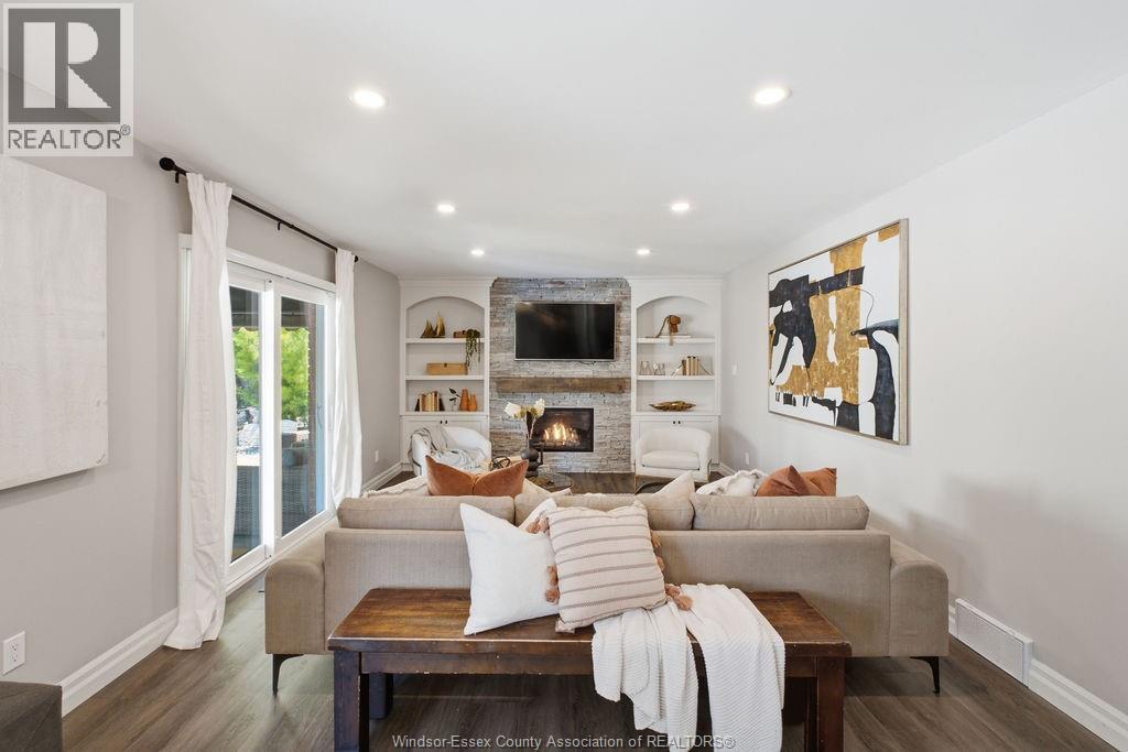 535 HARBOURNE CRESCENT