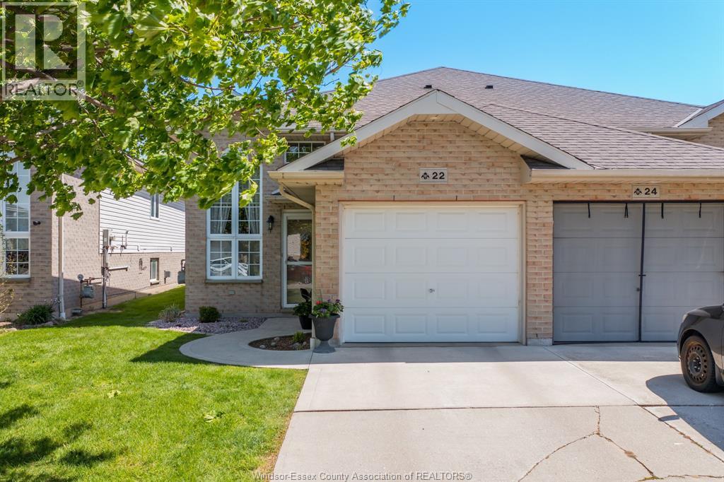 Photo 1 of 45 — 22 VILLA COURT, Chatham, ON N7L5P5