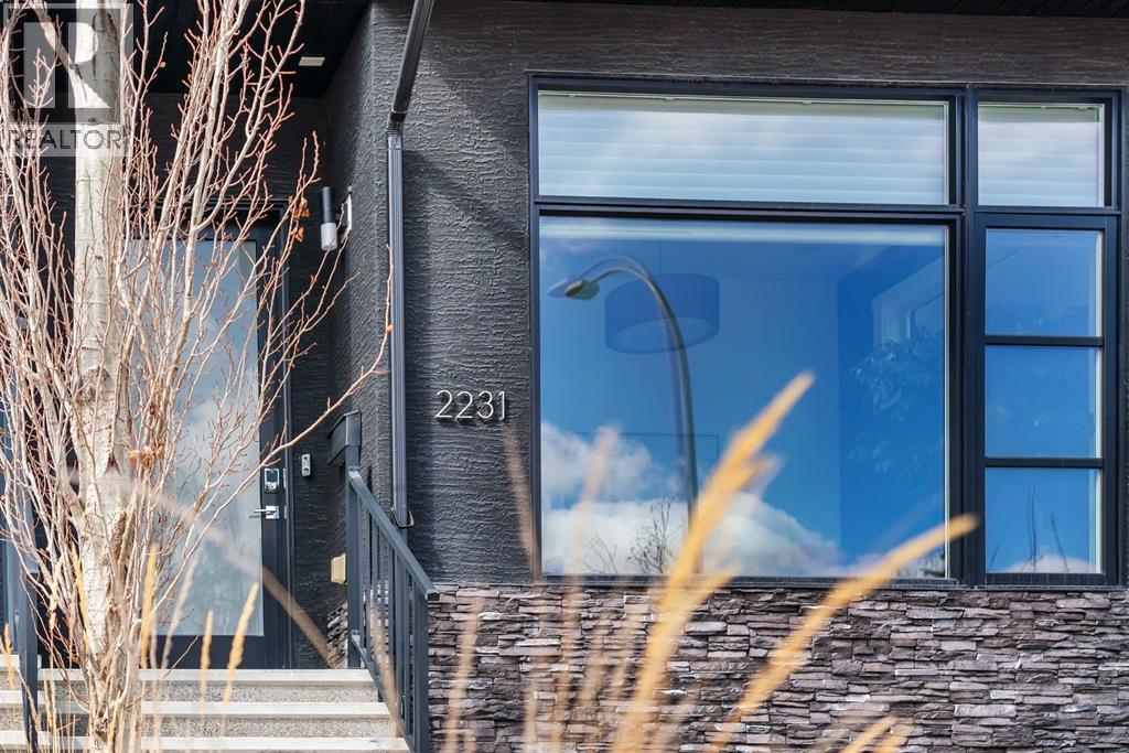 2231 36 Street SW