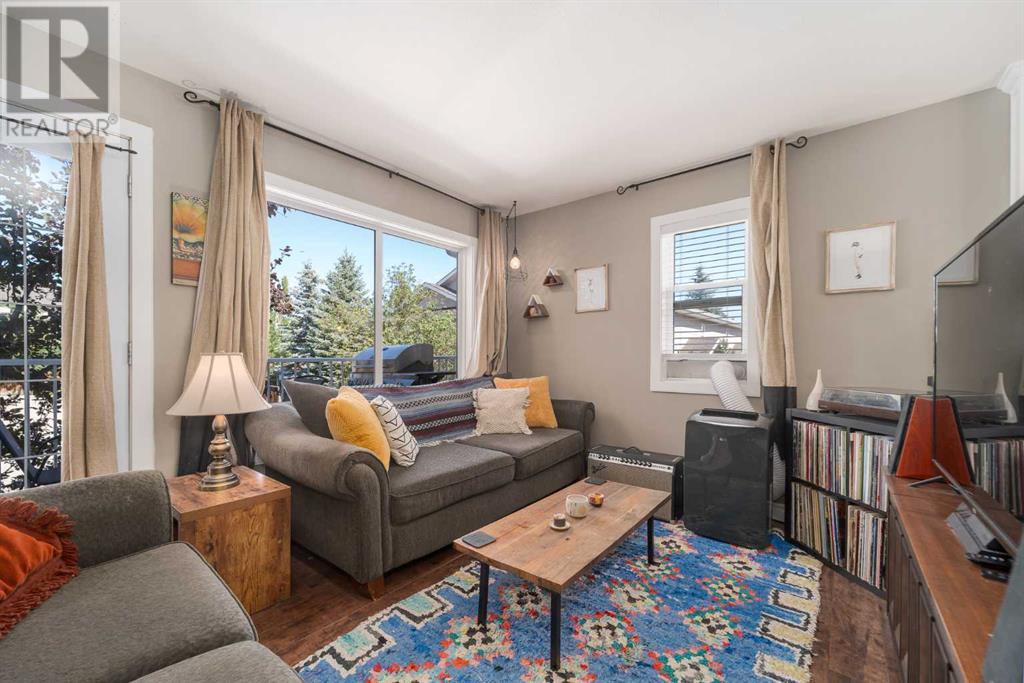 2, 43 Highlands Place W