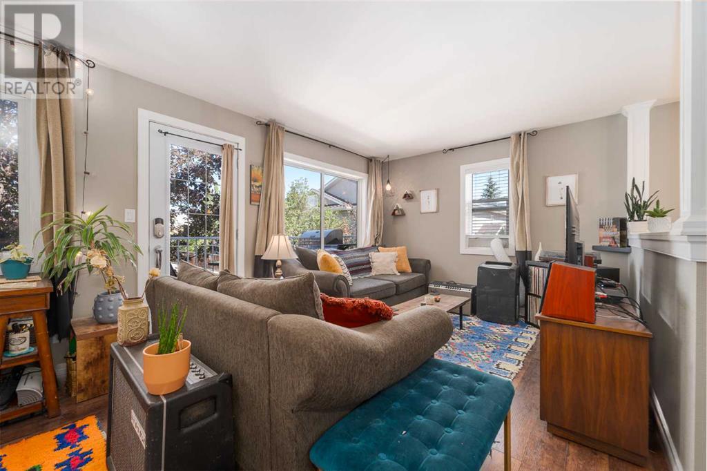2, 43 Highlands Place W