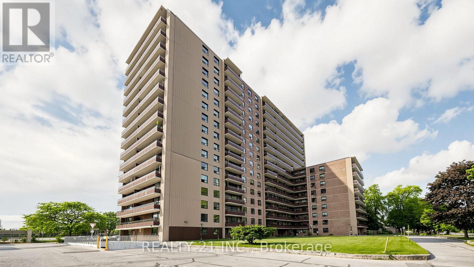 Photo 1 of 49 — 819 - 180 MARKHAM ROAD Unit 819, Toronto (Scarborough Village), ON M1M2Z9