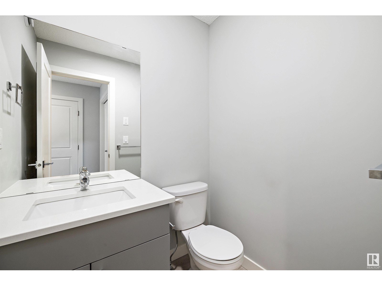 8014 174 AV NW