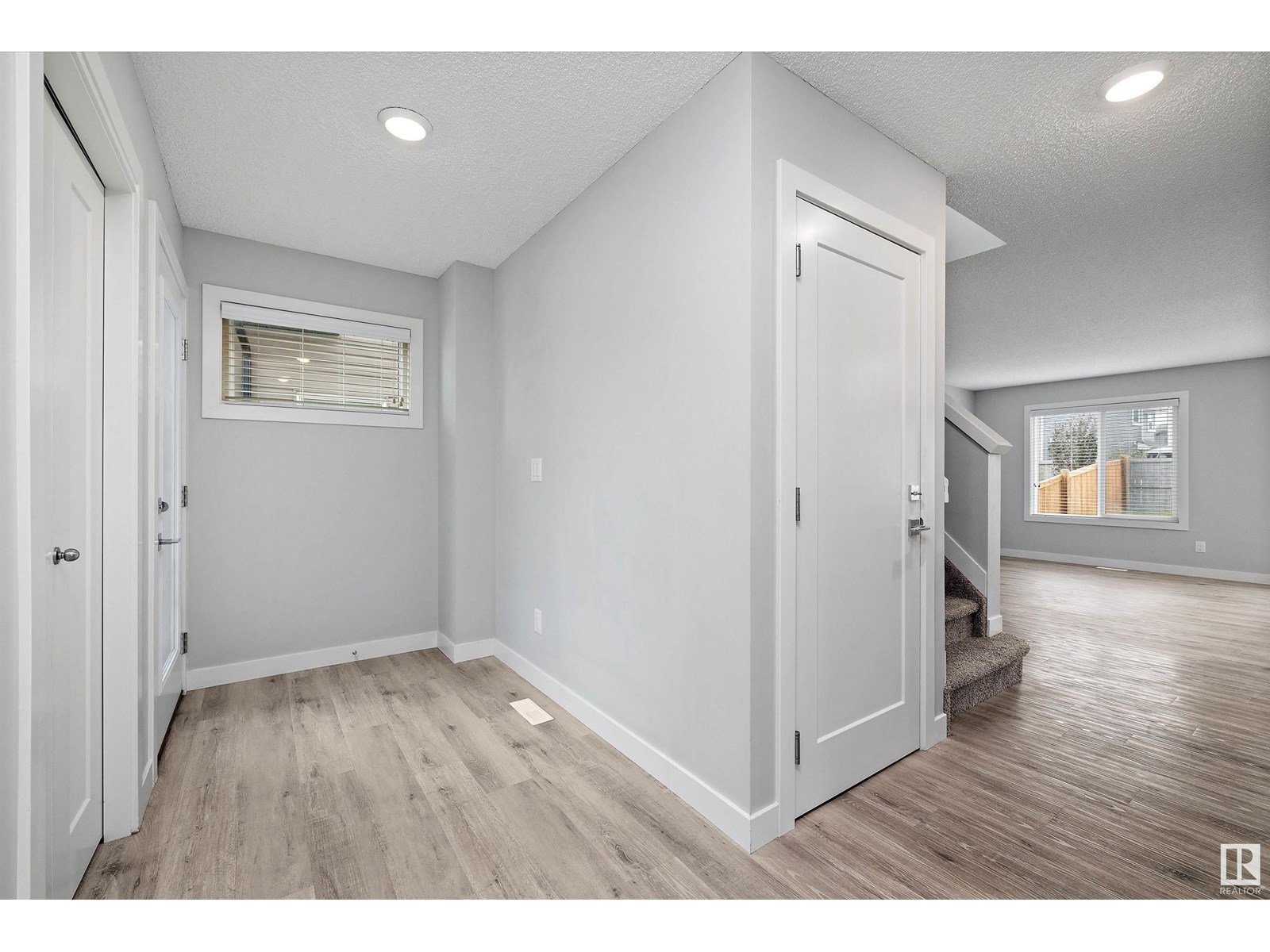 8014 174 AV NW