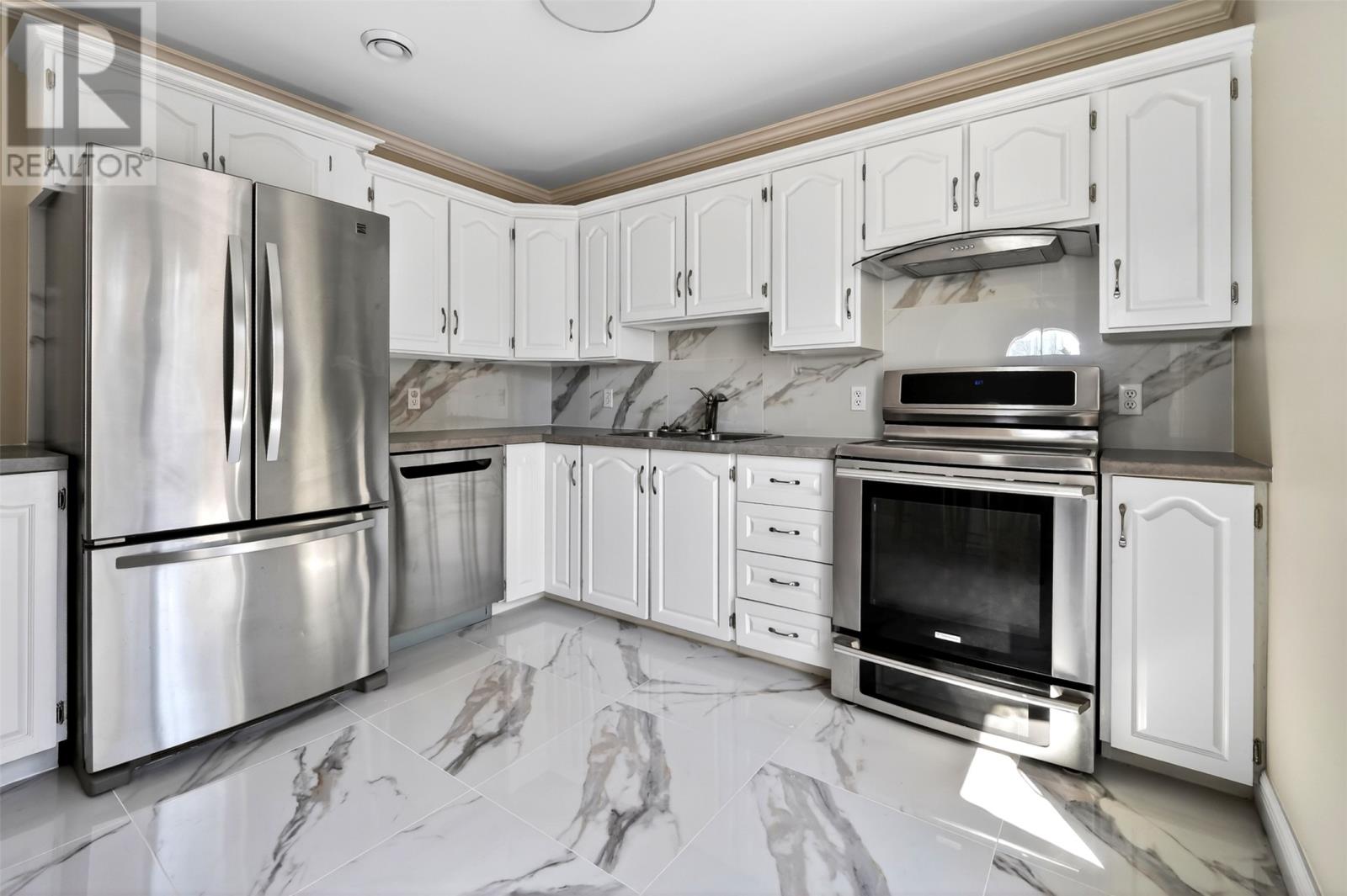 5 Sweetenwater Avenue