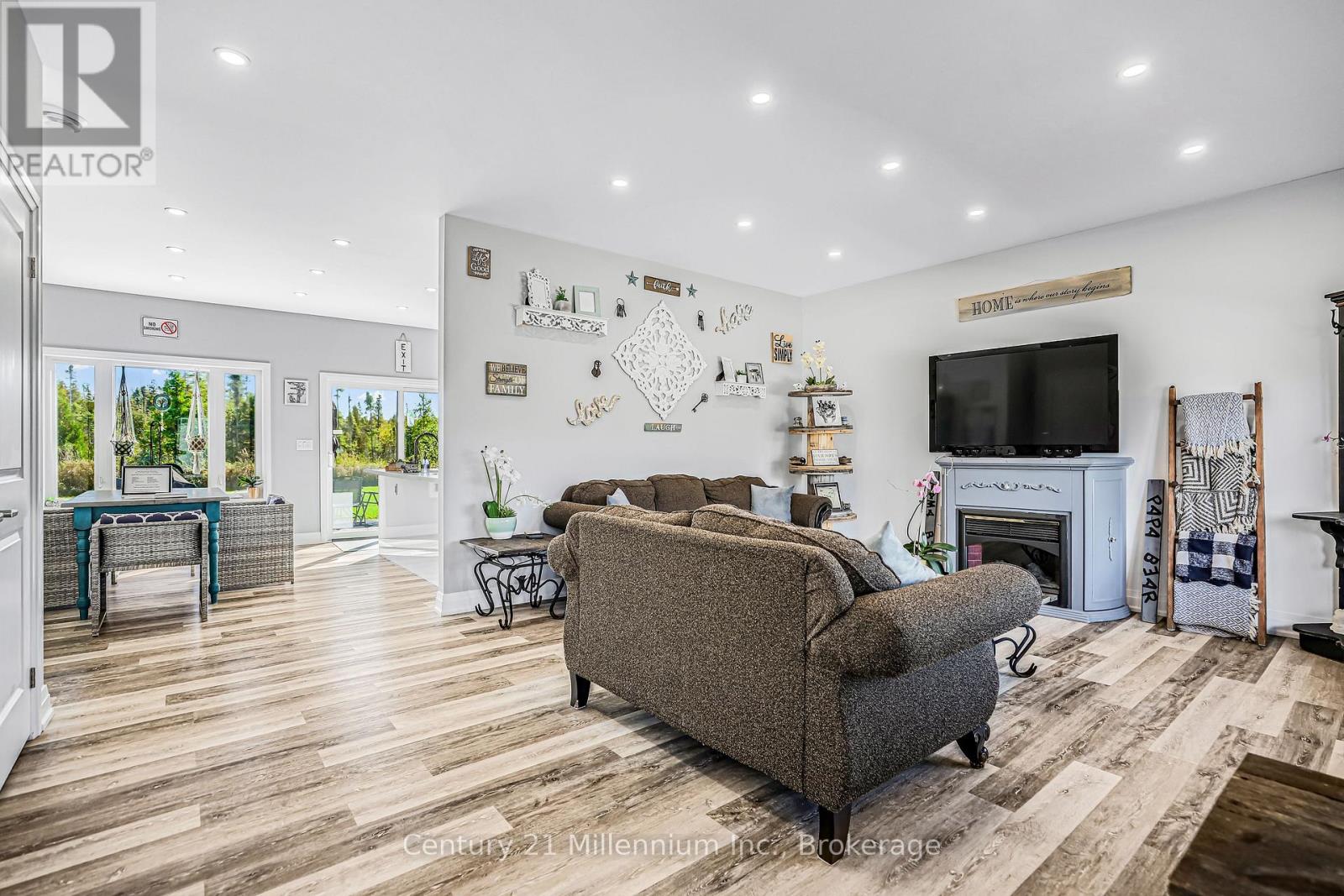 621 LINDSAY  30 ROAD