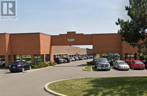 4 - 1228 GORHAM STREET Newmarket (Newmarket Industrial Park) ON L3Y8Z1