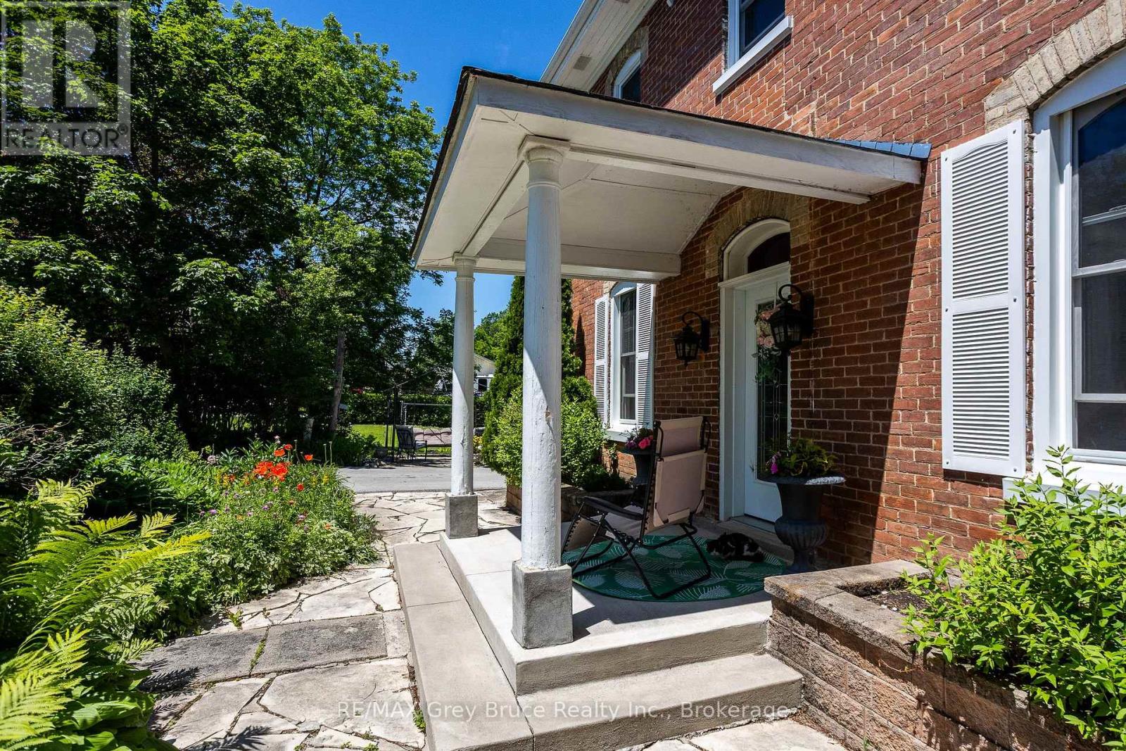 580 23RD STREET W