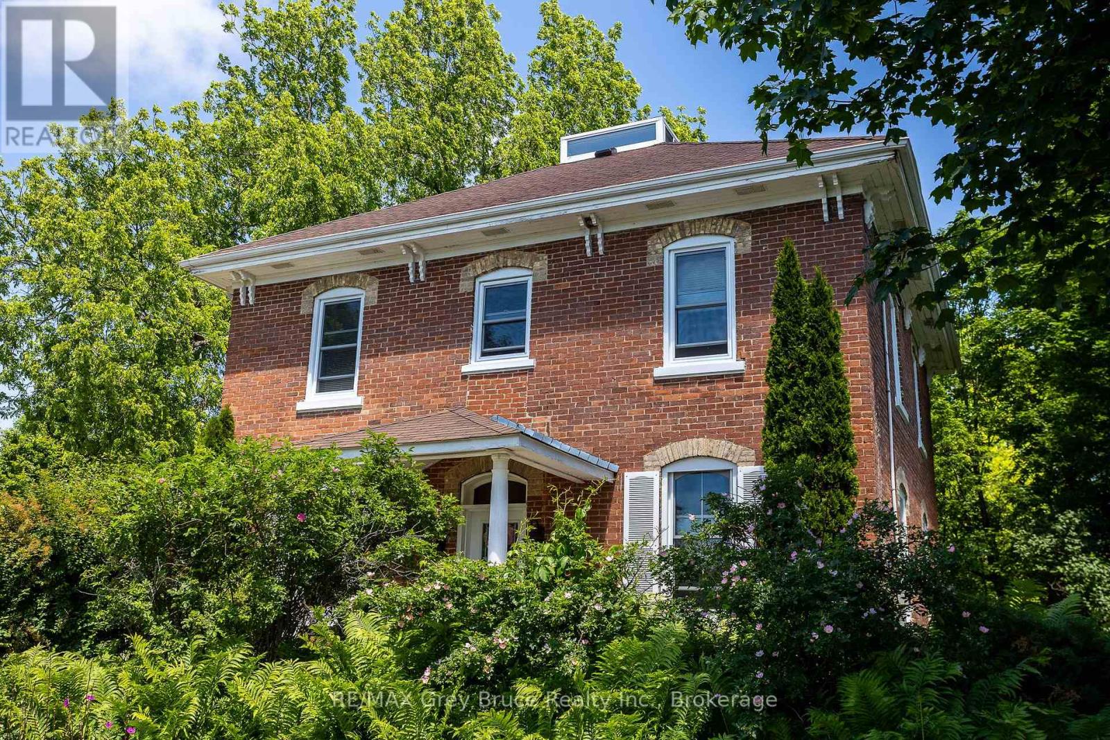 580 23RD STREET W