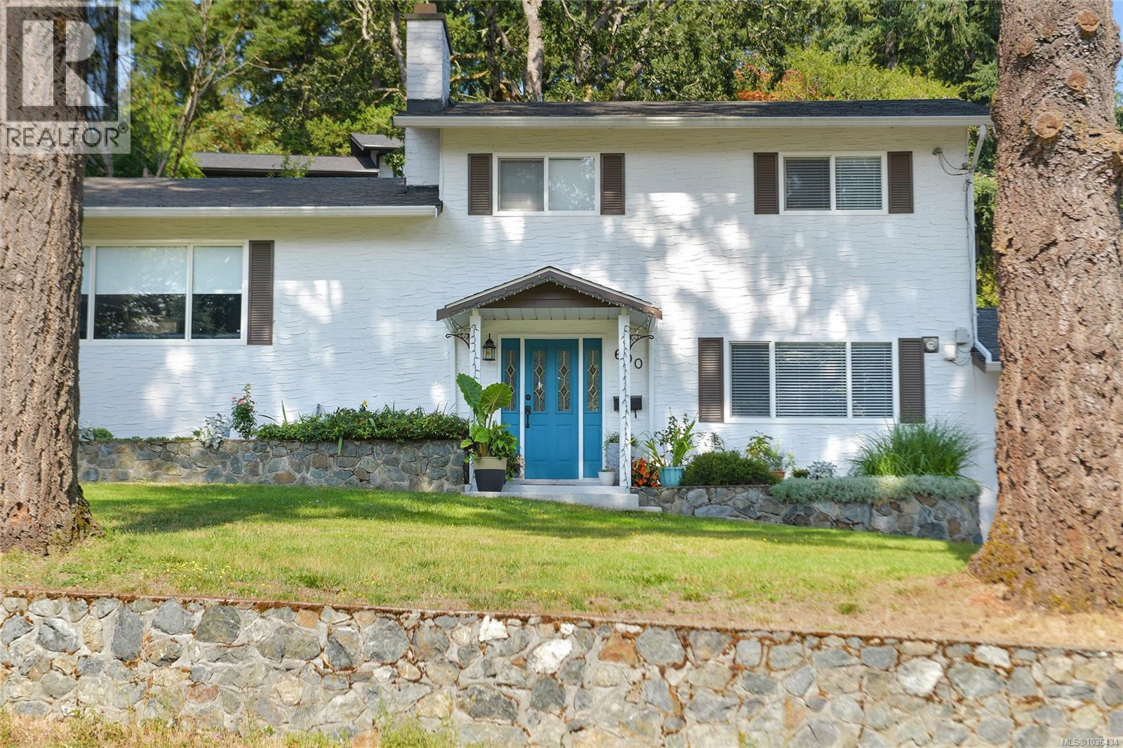 600 PHELPS Ave