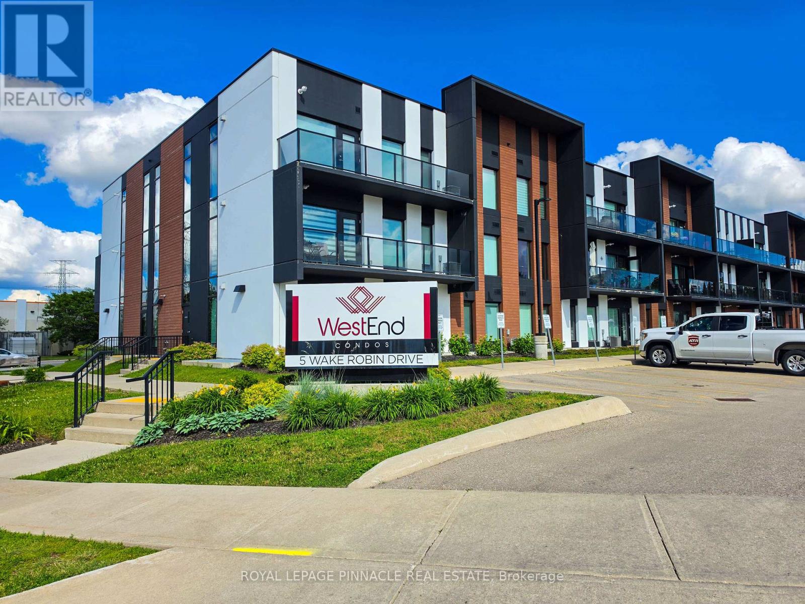 101 - 5 WAKE ROBIN DRIVE