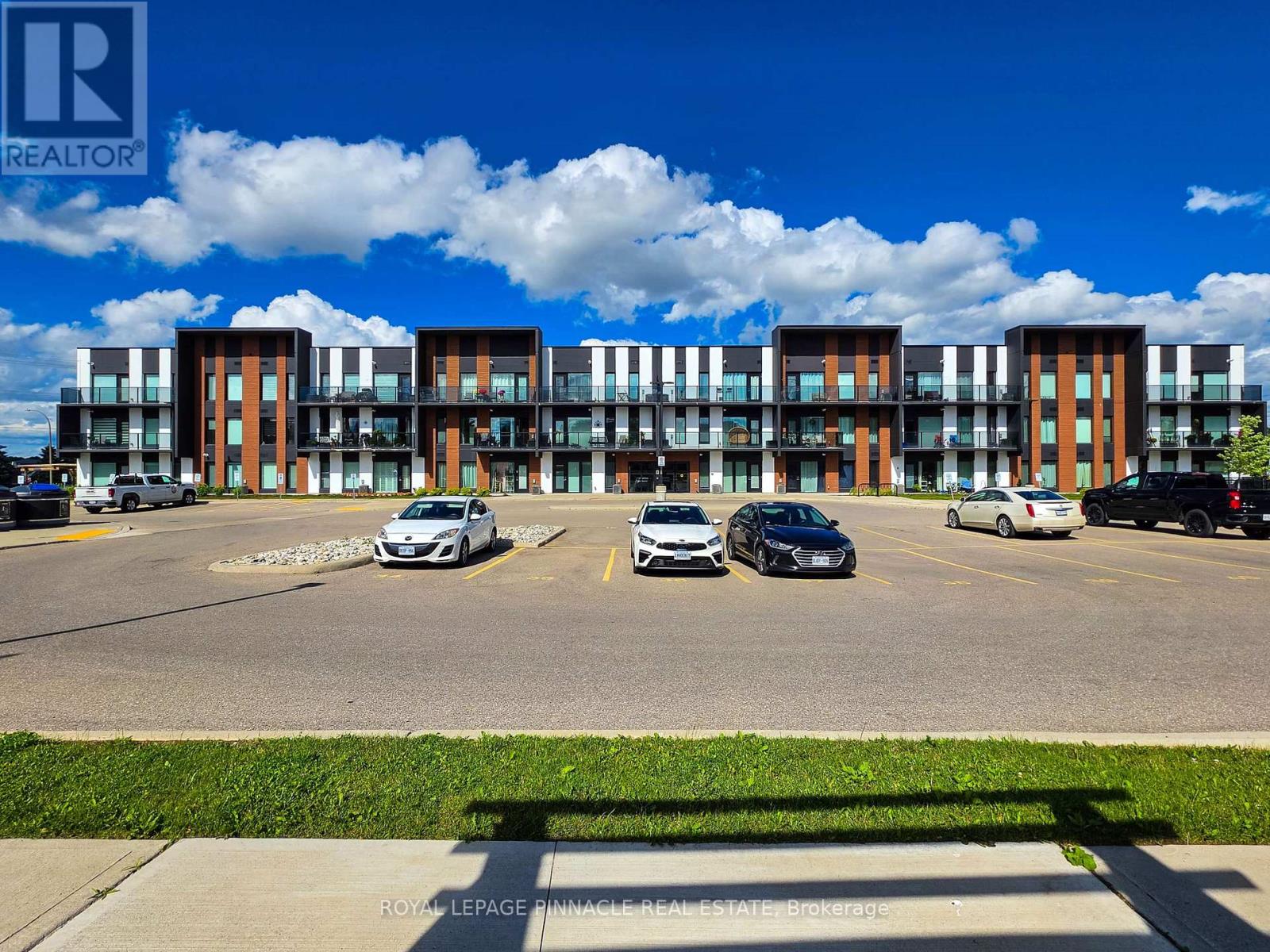 101 - 5 WAKE ROBIN DRIVE