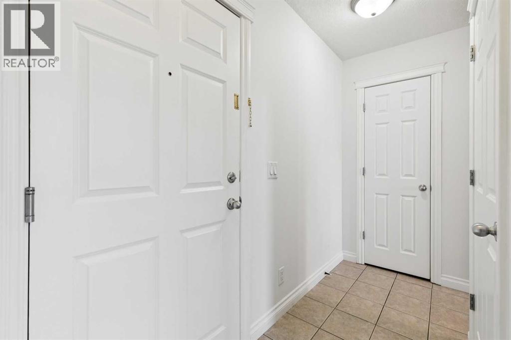 425, 910 Centre Avenue NE