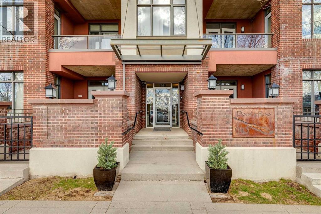 425, 910 Centre Avenue NE