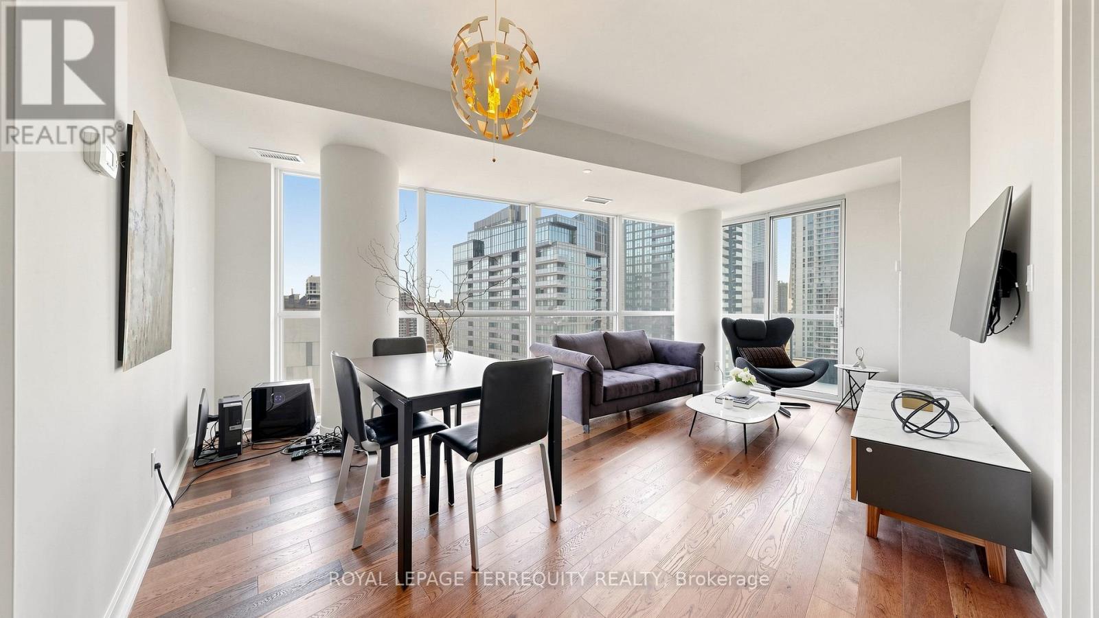 1705 - 20 BRUYERES MEWS