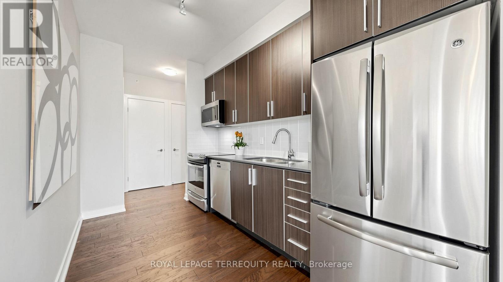 1705 - 20 BRUYERES MEWS