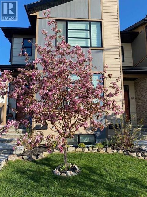 91 Wolf Hollow Park SE Calgary AB T2X4M8