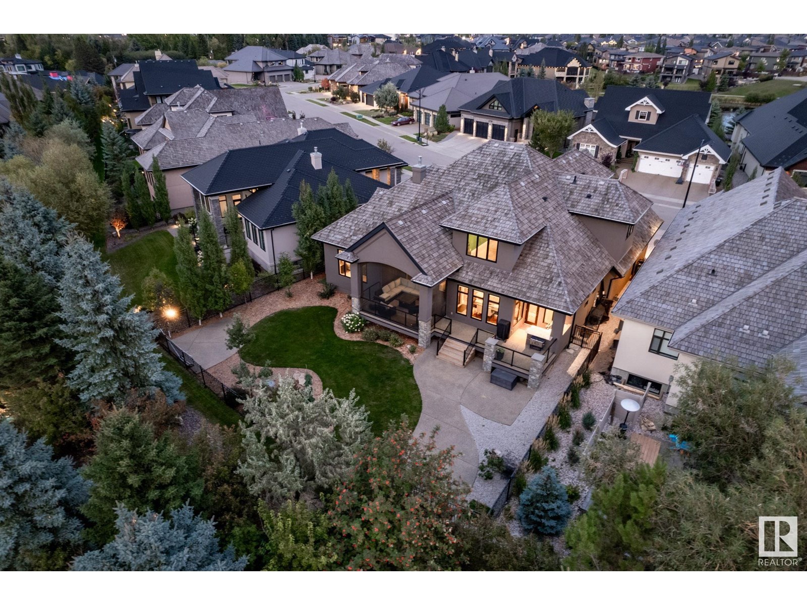 2767 Wheaton DR NW