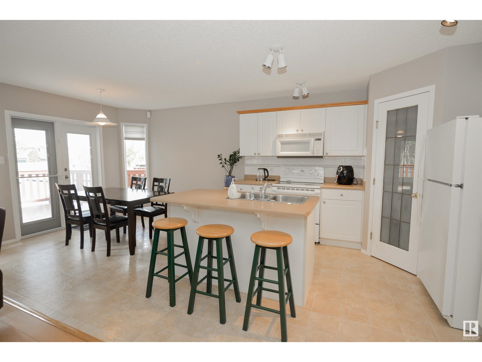 608 BECK CL SW