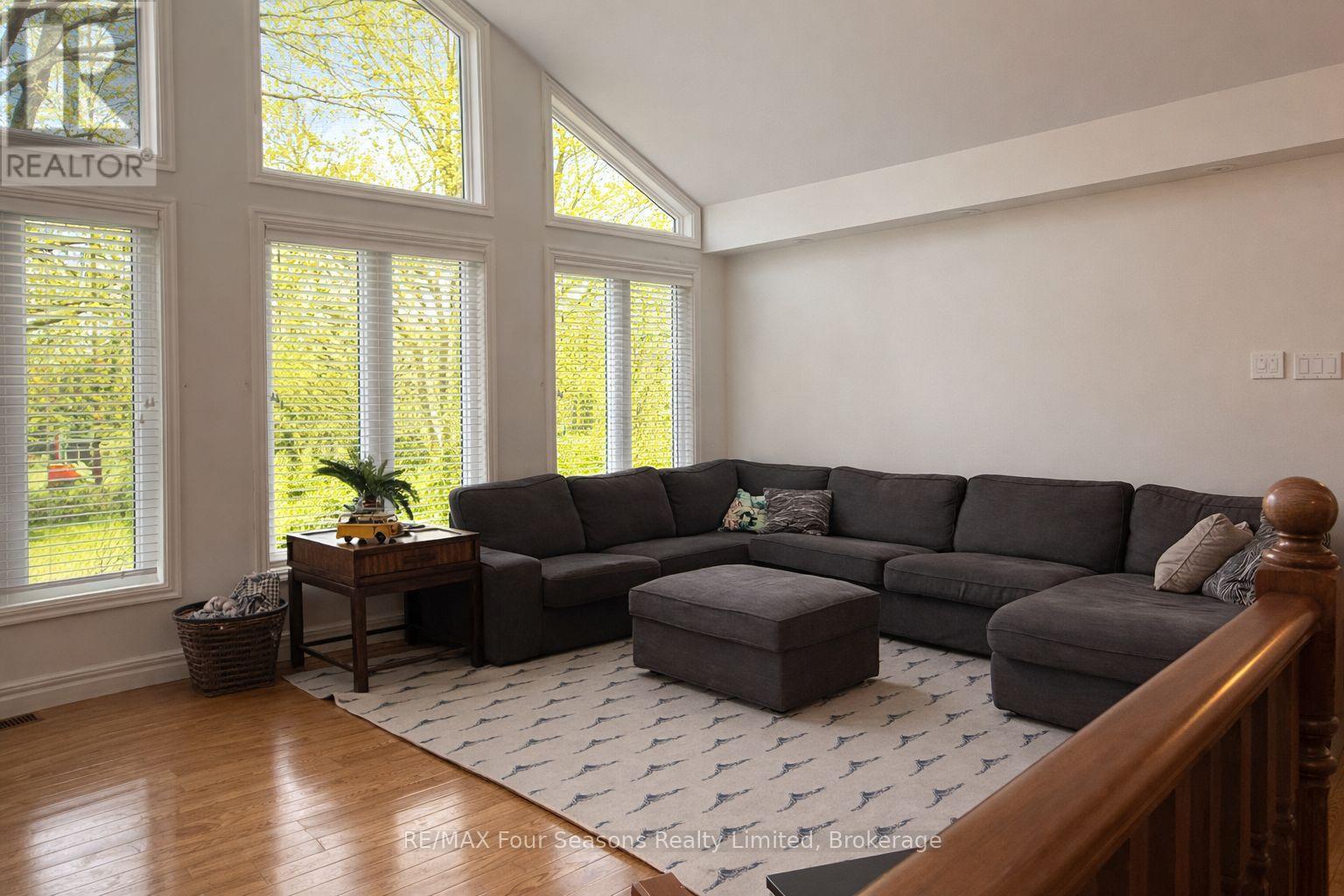 37 SILVER LAKE CRESCENT