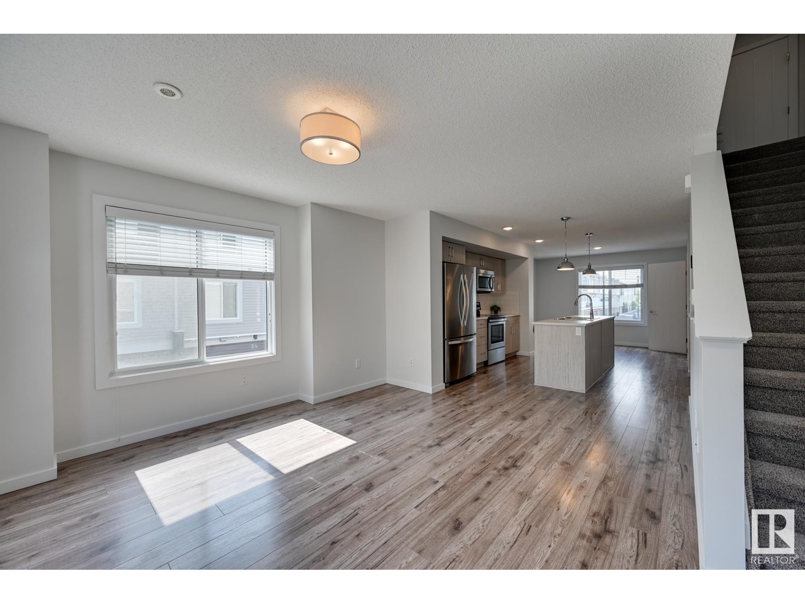 #26 2215 24 ST NW