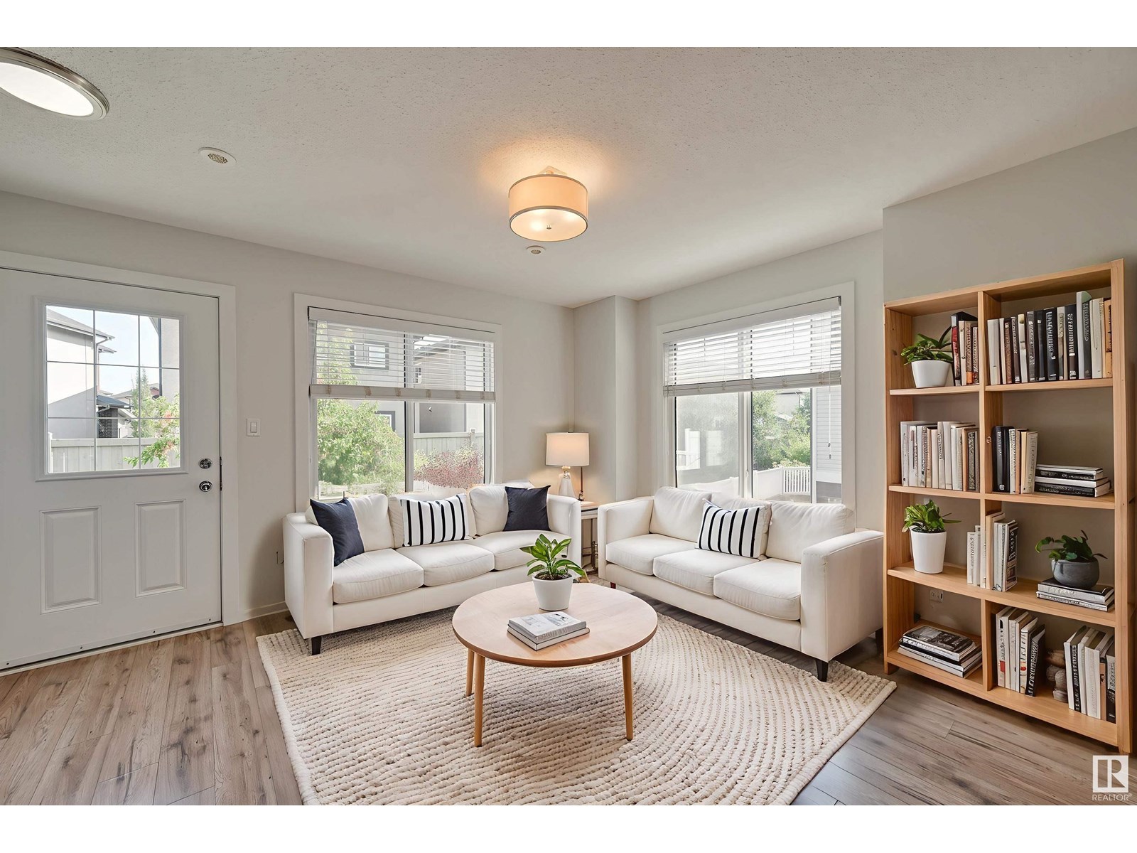 #26 2215 24 ST NW