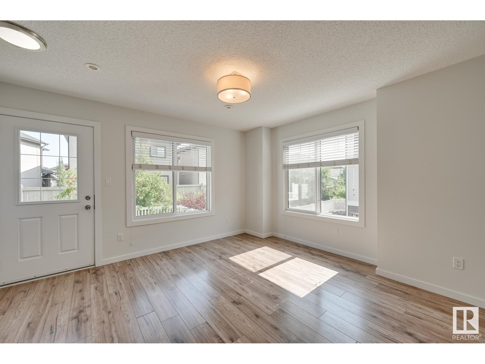 #26 2215 24 ST NW