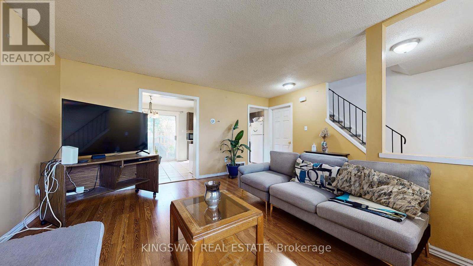 111 - 105 HANSEN ROAD N