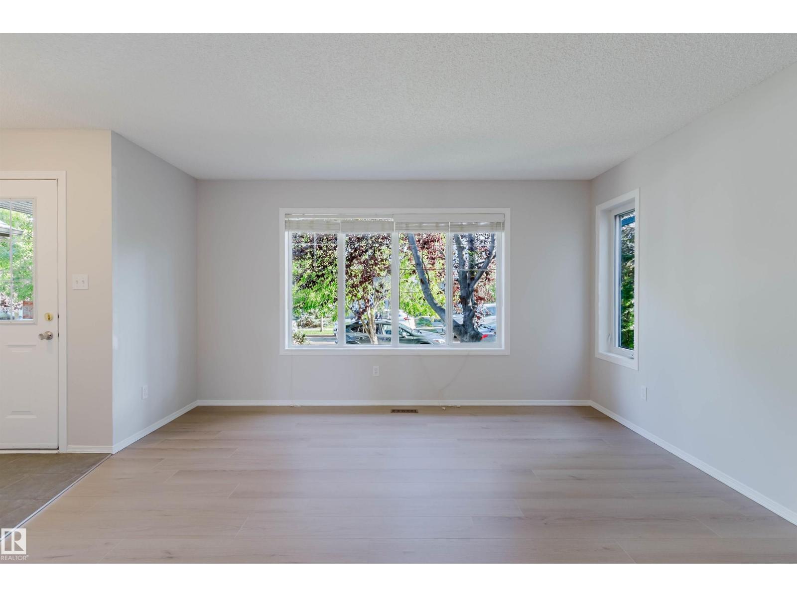 21332 89 AV NW