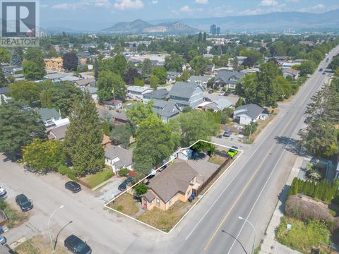 2293 Woodlawn Street Kelowna BC V1Y2T1