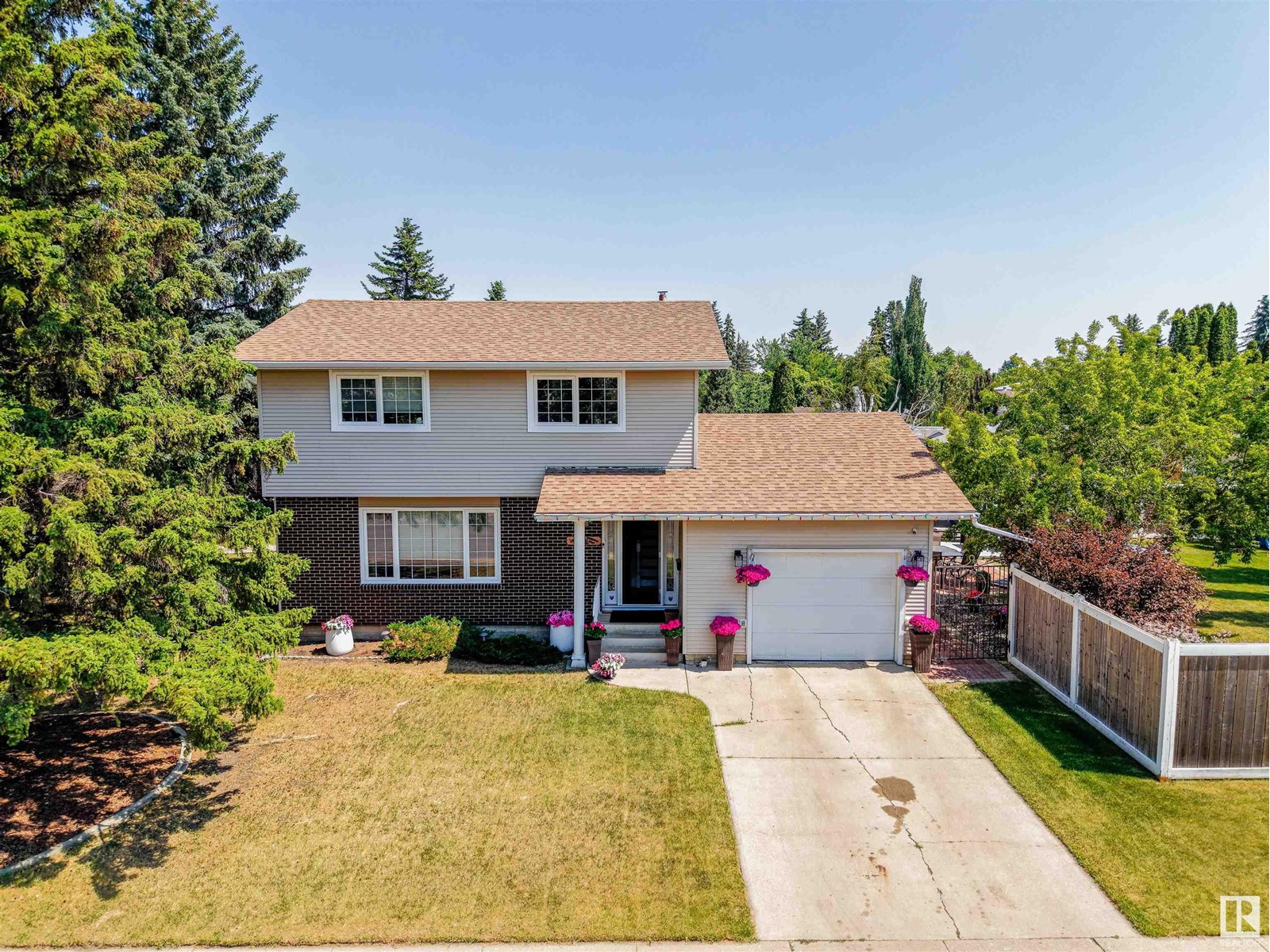 3807 118 ST NW