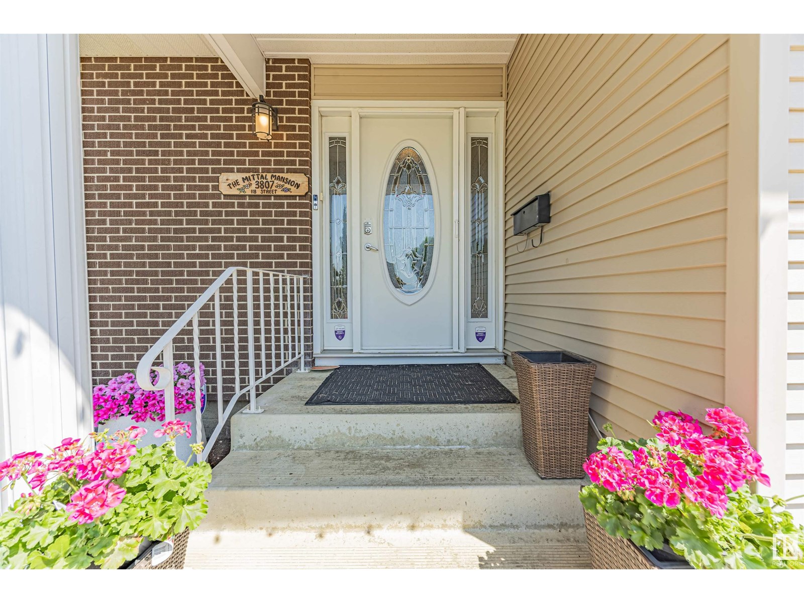 3807 118 ST NW