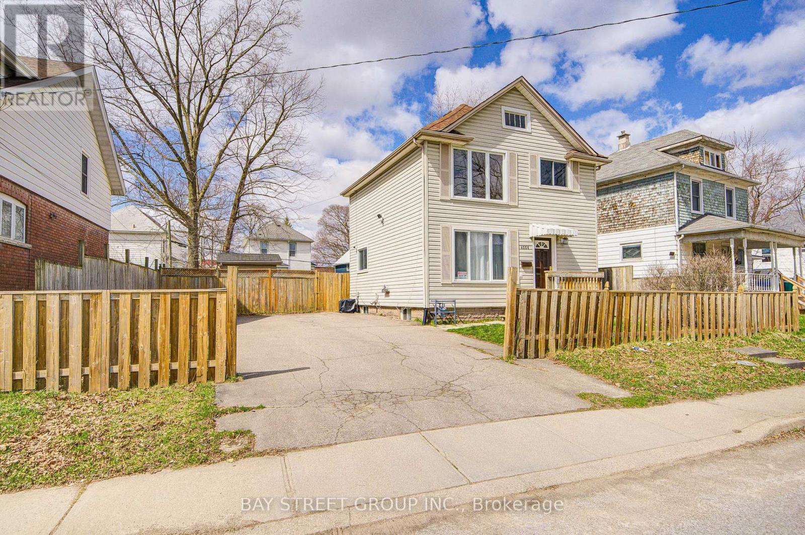 4554 RYERSON CRESCENT