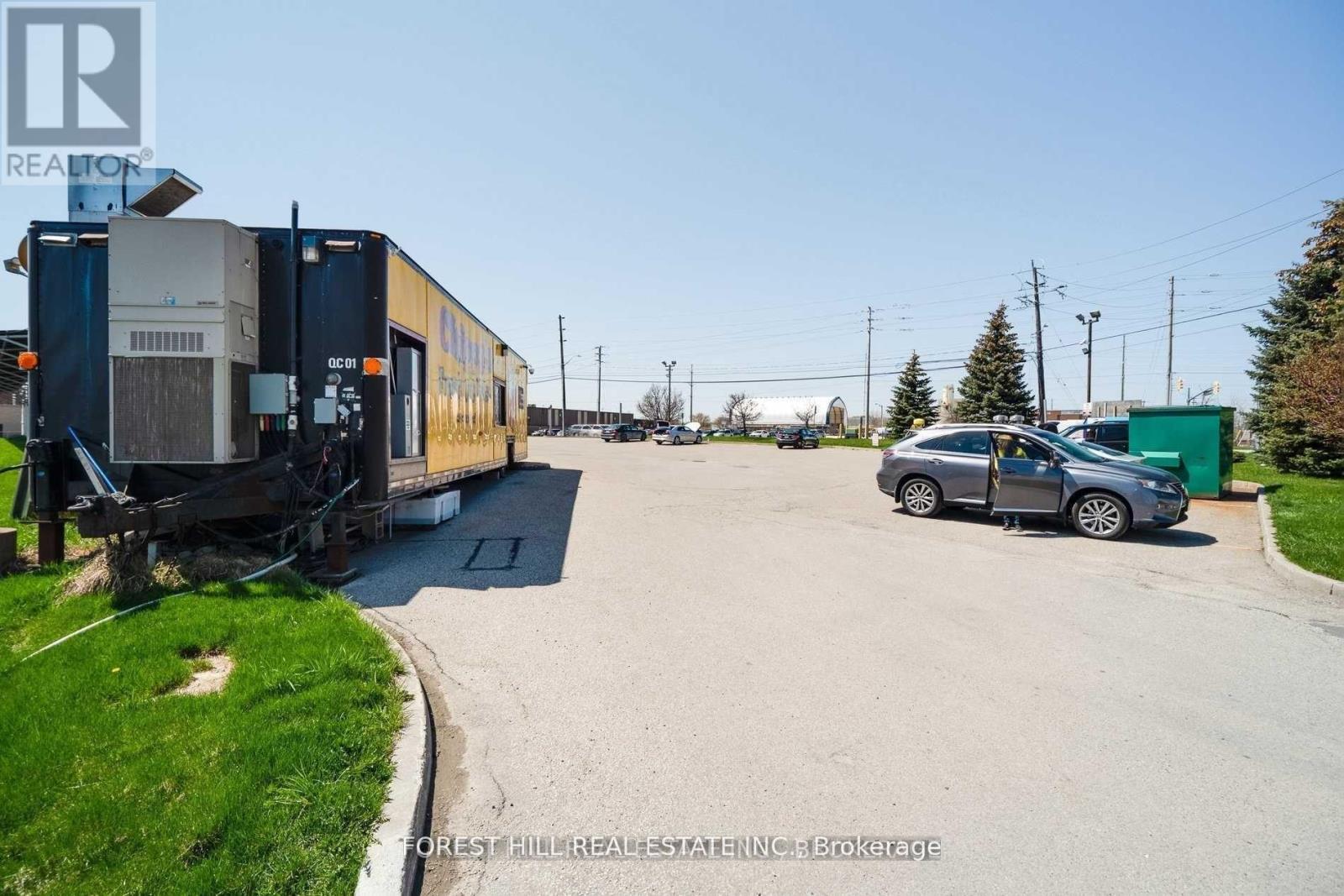 2524 ROYAL WINDSOR DRIVE