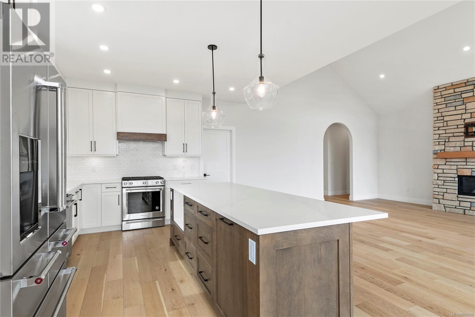3428 Rhys Rd