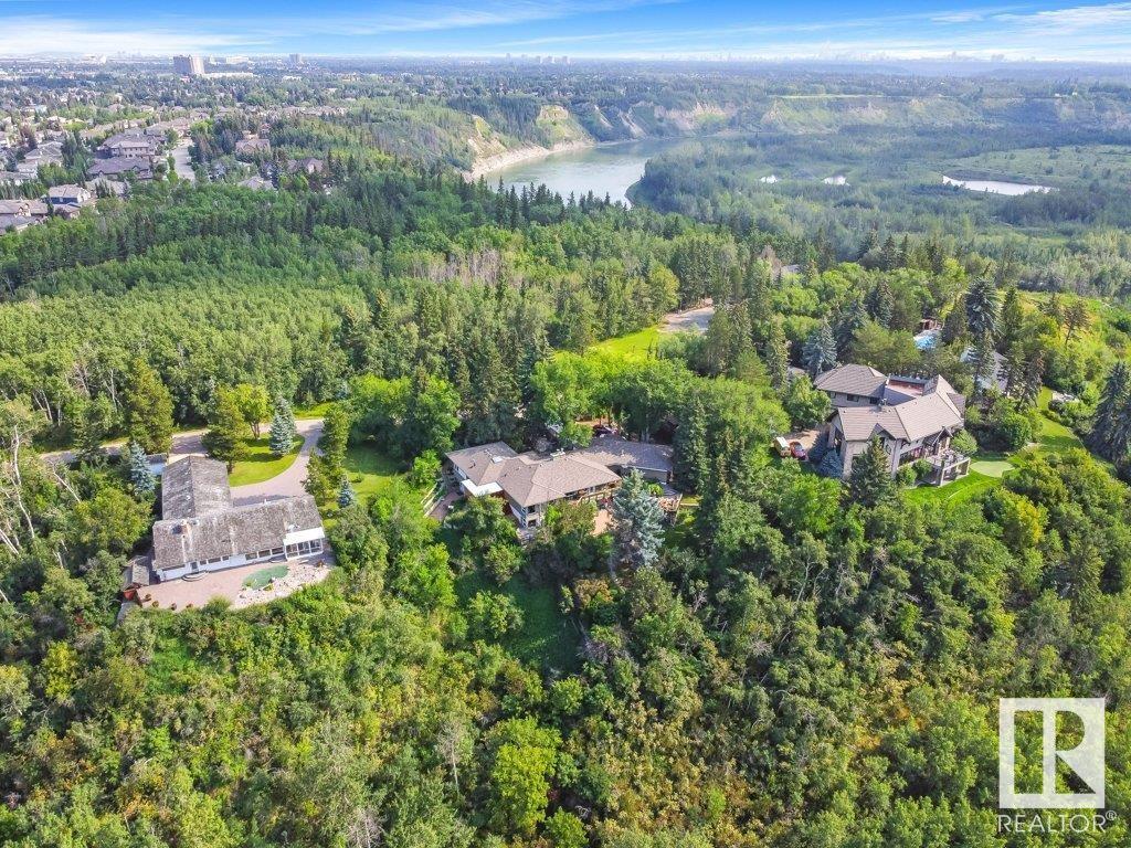 1 DONSDALE CR NW