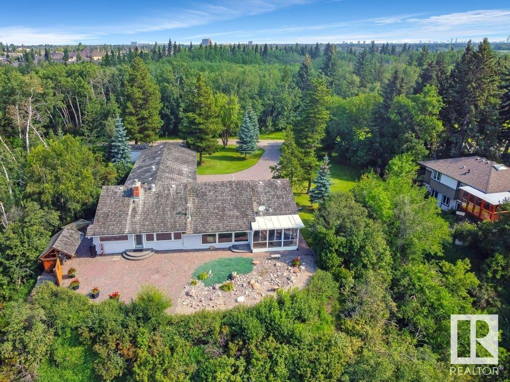1 DONSDALE CR NW