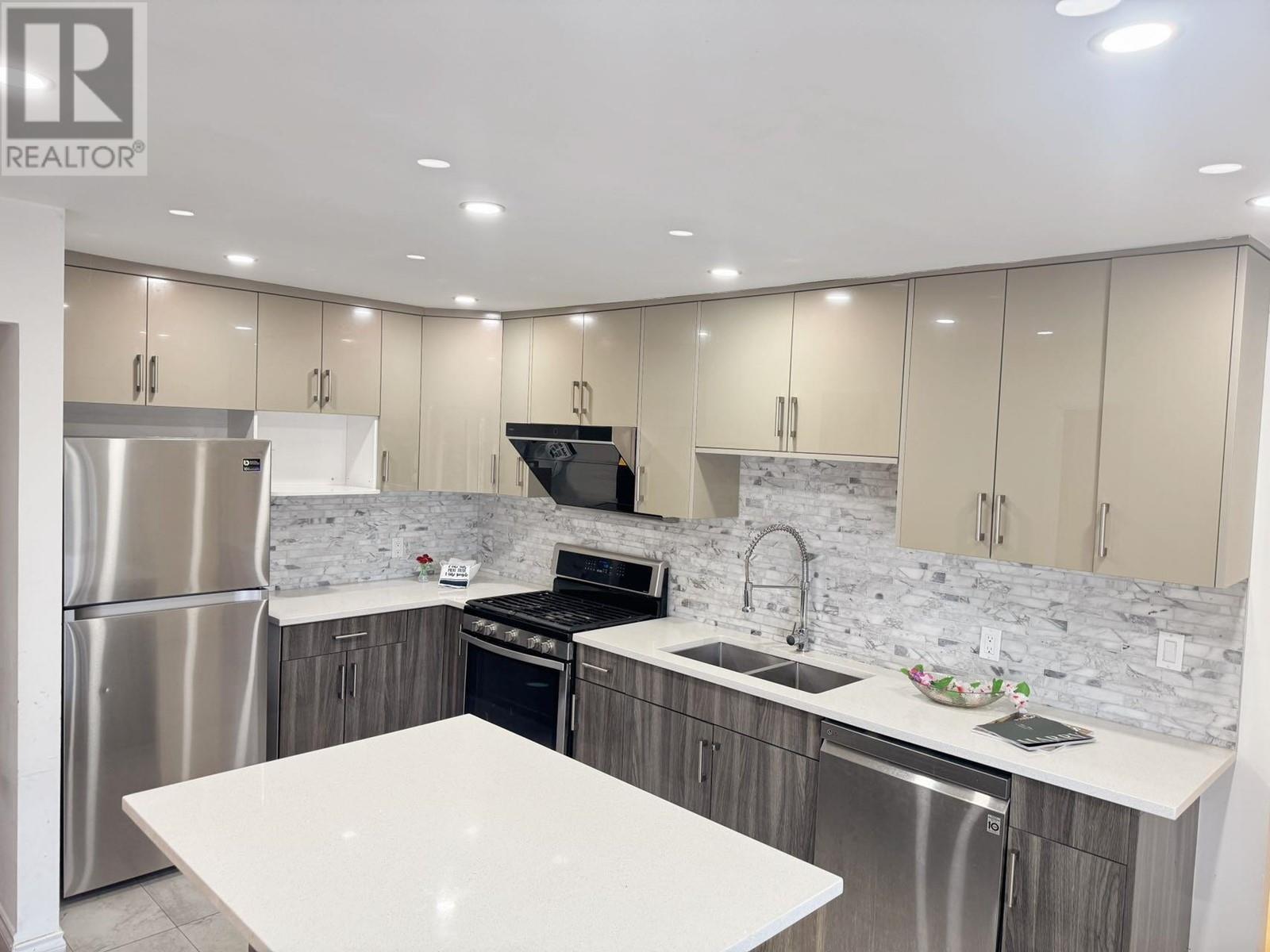290 W BALMORAL ROAD