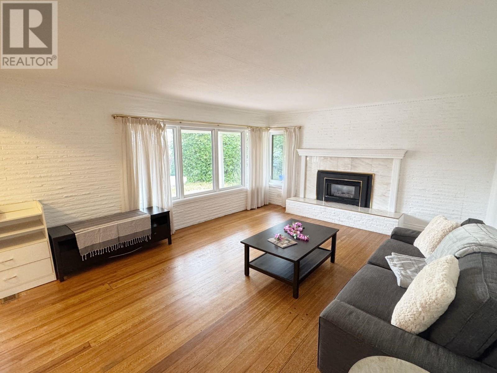 290 W BALMORAL ROAD