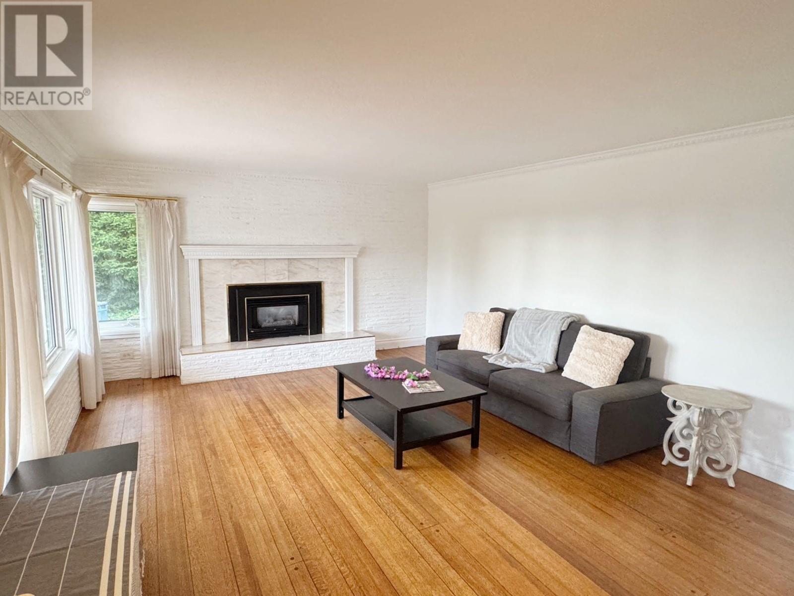 290 W BALMORAL ROAD