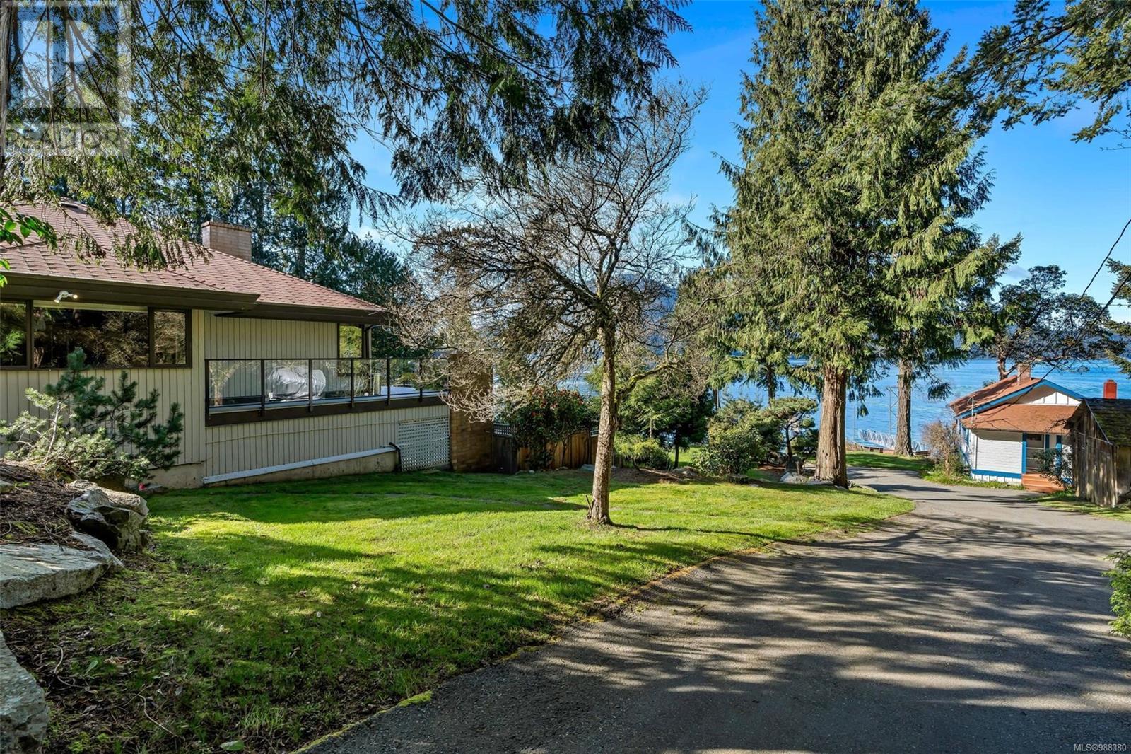 1032/1034 Lands End Rd