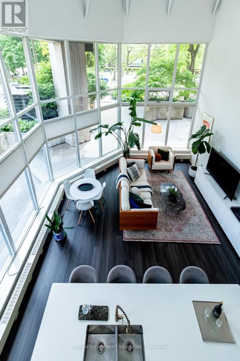 102 - 66 BAY STREET S Hamilton (Durand) ON L8P4Z6