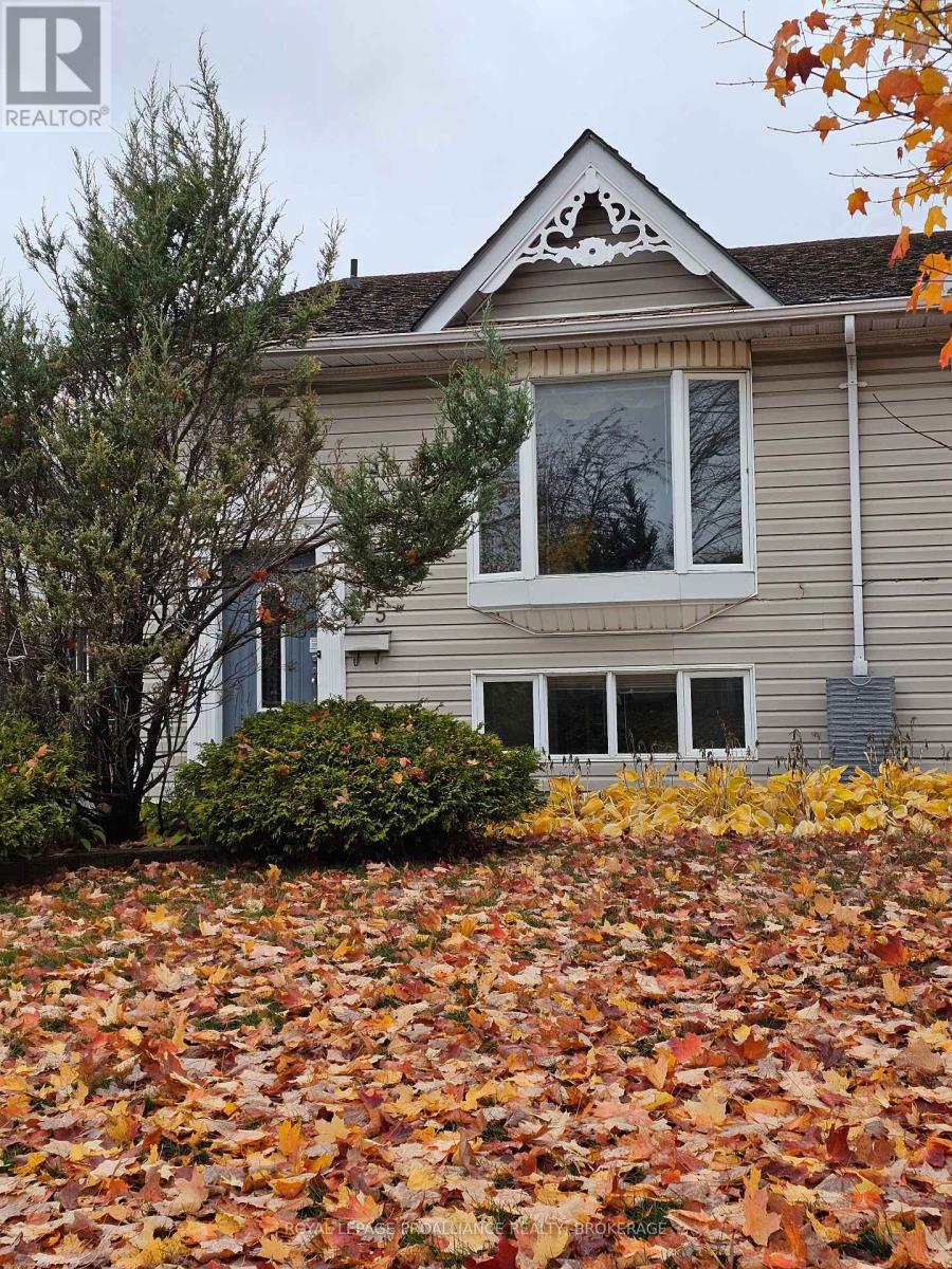 915 WARBURTON CRESCENT