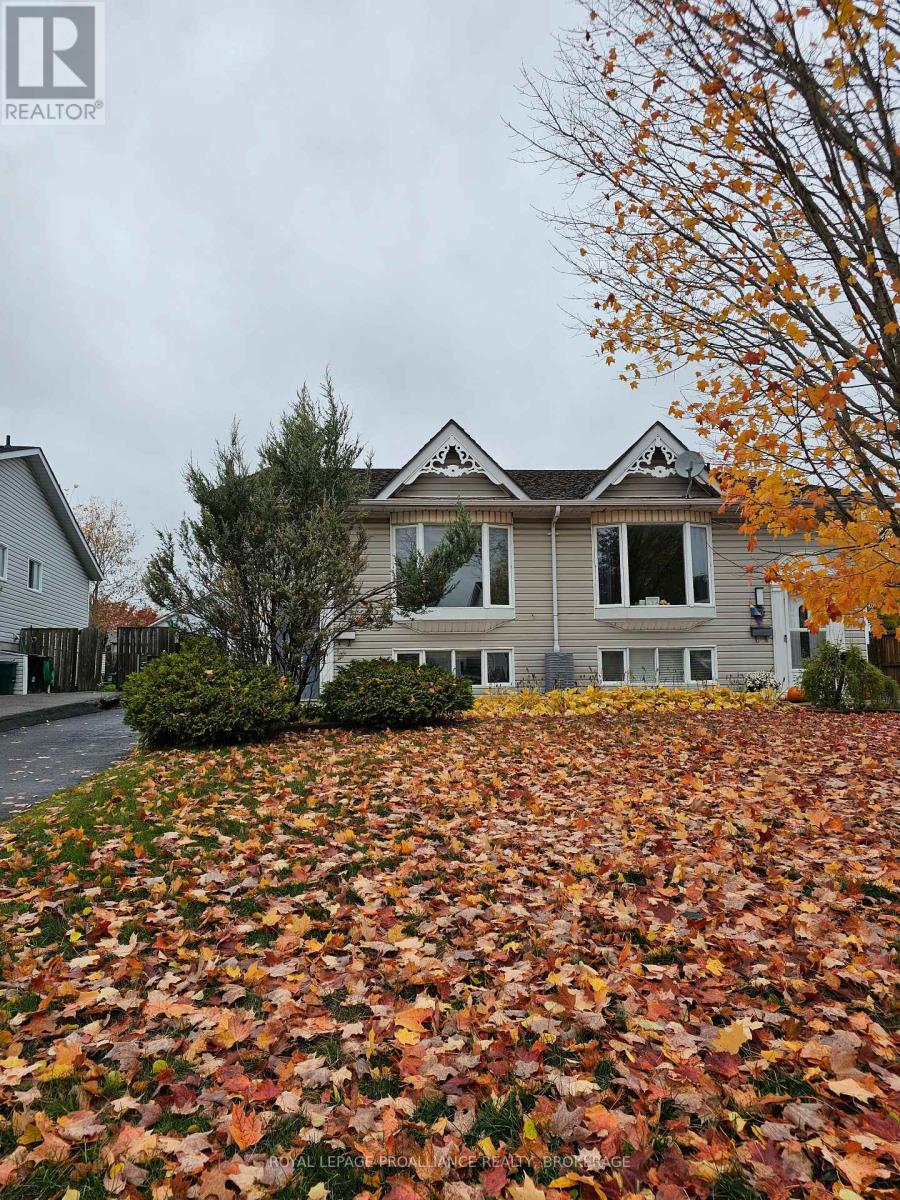 915 WARBURTON CRESCENT