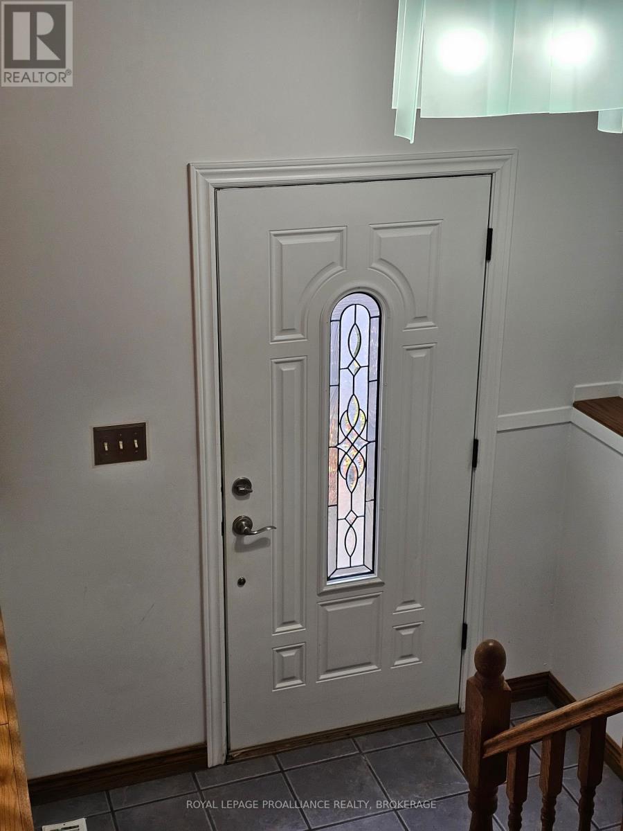 915 WARBURTON CRESCENT