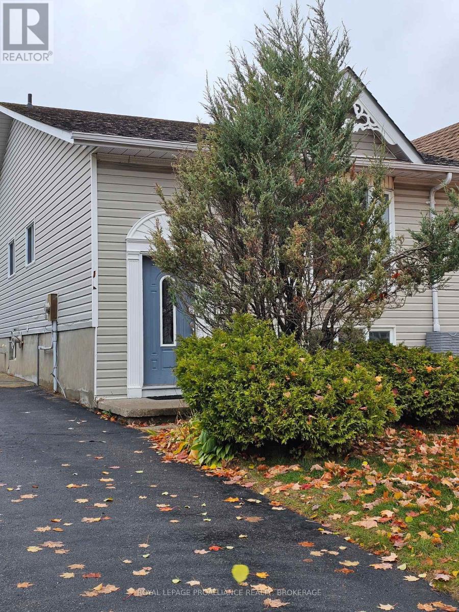 915 WARBURTON CRESCENT