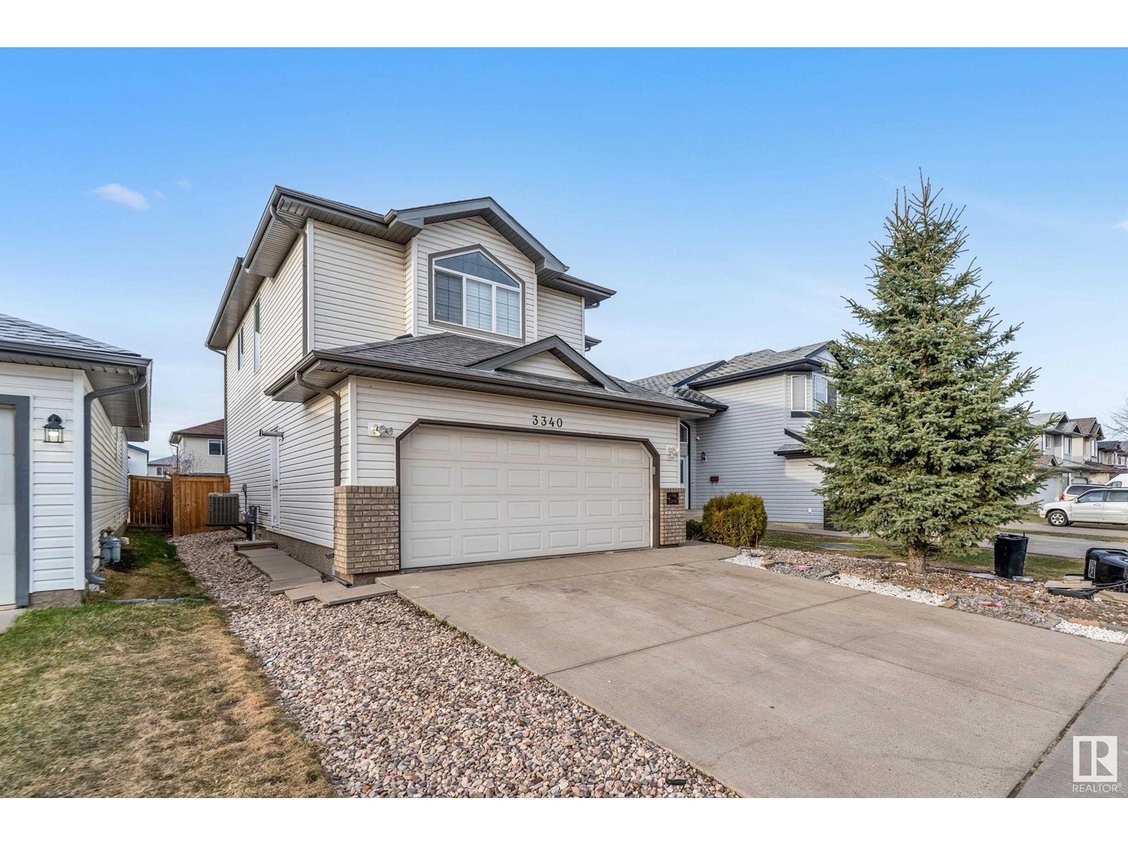 3340 24 AV NW